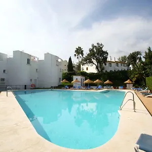  Сasa de vacaciones Rooftop - Chalet En Cabo Pino Con Vistas Al Mar, Jardines Y Piscina España